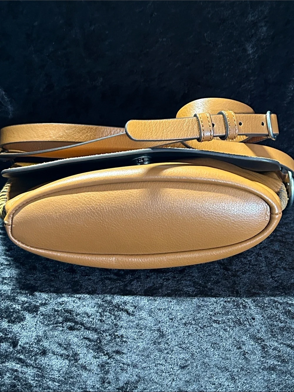 Treasure & Bond- Sleek Mustard Crossbody Bag - Women's Shoulder Purse
